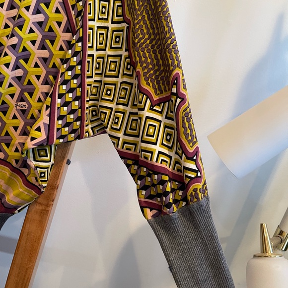Hale Bob SZ M Silk Geometric Print Sweater! - Picture 5 of 9